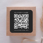 Sticker Carré Lien de code QR Nom commercial minimal Noir<br><div class="desc">Un autocollant d'entreprise simple avec votre lien de code QR. Pour une personnalisation plus avancée de cette conception,  cliquez sur le BOUTON OUTIL DESIGN BLEU ci-dessus ! Des articles correspondants sont également disponibles.</div>