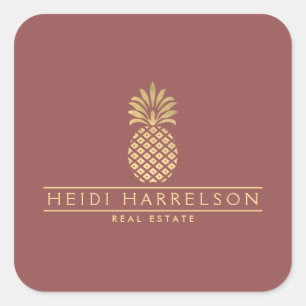 Sticker Carré Logo élégant d'ananas doré sur fond rouge sombre