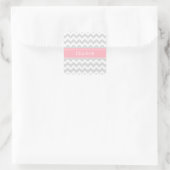 Sticker Carré Lt Grey White Chevron Zigzag Pink Nom Monogramme (Sac)