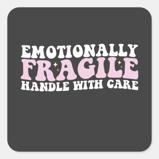 Sticker Carré Manche Émotionnellement Fragile super Avec Soin (Devant)