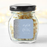 Sticker Carré Mariage moderne Dusty Blue Silver Parties scintill<br><div class="desc">Cet élégant autocollant mariage moderne présente une parties scintillant en faux argent sur le bord gauche. Customisez facilement le texte blanc sur un arrière - plan bleu poussiéreux,  avec les noms de la mariée et du marié dans la calligraphie manuscrite sur une grande esperluette.</div>