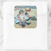 Sticker Carré Mary Cassatt - Enfants jouant sur la plage (Sac)