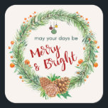 Sticker Carré Merry & Bright Christmas Wreath<br><div class="desc">Un autocollant de Noël avec une couronne d'aquarelle. Seringues de pin vert,  cônes de pin et baies décoratives composent cette couronne festive. À l'intérieur de la couronne sont quelques ornements décoratifs et les mots" mai vos jours être Joyeux et lumineux. Écrit dans une police rouge tendance.</div>
