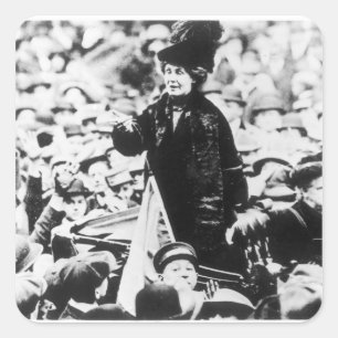 Sticker Carré Mme Emmeline Pankhurst s'adressant à une foule