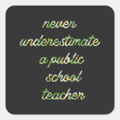 Sticker Carré ne sous-estime jamais un enseignant d'école publiq (Devant)