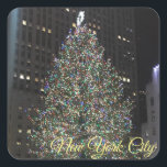 Sticker Carré New York City Rockefeller Center Christmas Tree NY<br><div class="desc">Il présente une photo couleur originale du sapin de Noël du Rockefeller Center. Photographié à Manhattan,  New York. Beaucoup d'autres NYC et photos de nature sont également disponibles dans cette boutique. Ne vois-tu pas exactement ce que tu cherches ? Contactez Rebecca pour avoir un produit customisé pour vous !</div>