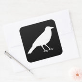 Sticker Carré Noir avec un Corbeau Blanc. (Enveloppe)