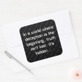 Sticker Carré Observable Direction Deception and Truth Quote (Enveloppe)