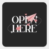 Sticker Carré Open Here" — Chic Pink Bird Envelope Seal (Devant)