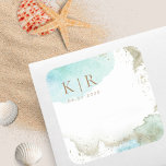 Sticker Carré Papier pastel côtier Waves Watercolor<br><div class="desc">Cet autocollant mariage présente un trait de pinceau d'aquarelle bleu marine profond avec des accents d'or imitant des vagues sur la plage, ce qui en fait un choix parfait pour un mariage d'été ou de plage. Il est minimaliste et élégant dans la disposition et les choix de police et aussi...</div>