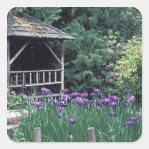 Sticker Carré Pavillon en bois dans le jardin en contrebas à