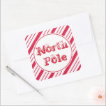 Sticker Carré Peppermenthe Christmas Pôle Nord Tags cadeaux Stic<br><div class="desc">Des rayures de sucre de canne décorent ces mignons autocollants du pôle Nord. Utilisez ces autocollants festifs pour Noël,  les cadeaux,  la boulangerie,  l'artisanat,  les enfants,  les cadeaux,  l'emballage cadeau,  les étiquettes cadeaux,  les sacs cadeaux,  les paquets,  les enveloppes,  etc... .Le design est de l'art original.</div>