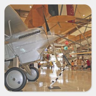 Sticker Carré Personnes visitant le Musée national de l'aviation