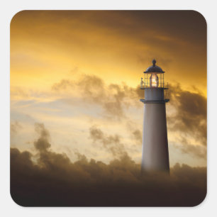 Sticker Carré Phare rougeoyant sous le ciel dramatique