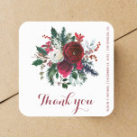 Sticker Carré Pies d'hiver vert rouge mariage merci<br><div class="desc">Elégant mariage d'hiver fleuri merci sticker avec des fleurs de pivoines botaniques rouges bordeaux et blanches aux branches saisonnières de sapin vert, des baies rouges et du feuillage et vos détails mariages / texte personnalisé. Veuillez noter que la couleur arrière - plan est modifiable. Vous pouvez le modifier après avoir...</div>