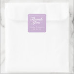 Sticker Carré Purple doux et blanc Merci minimaliste moderne<br><div class="desc">Joli,  moderne,  minimaliste et tendance mariage autocollant dispose d'un arrière - plan pastel violet doux (Pantone 2022 couleur pick "Orchid Bloom") avec des blocs de texte personnalisables blancs dans les polices modernes</div>