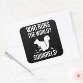 Sticker Carré Qui Dirige Le Monde ? Écureuil (Enveloppe)