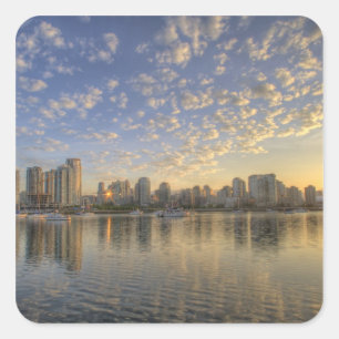 Sticker Carré Regardant à travers False Creek l'horizon de