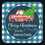 Sticker Carré Retro Christmas Red Truck Nom de famille<br><div class="desc">Camion rouge rétro amusant avec sapin de Noël. Camion à thème bonbons. Le nom de famille personnalisé favorise les scellés,  les scellés d'enveloppe,  ou juste des autocollants de Noël amusants.</div>