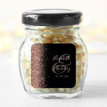 Sticker Carré Rose noir moderne Parties scintillant or  Mariage<br><div class="desc">Cet élégant autocollant mariage moderne présente un design de parties scintillant en or rose sur le bord gauche. Customisez facilement le texte de couleur rose sur un arrière - plan noir,  avec les noms de la mariée et du marié dans la calligraphie manuscrite sur une grande esperluette grise.</div>