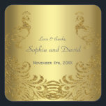 Sticker Carré Royal Gold Abstrait Peacock Mariage<br><div class="desc">Design très élégant avec des Peacocks arrière - plan doré et abstrait or brillant pour un événement spécial mariage. Personnalisez avec vos propres informations. Si vous devez déplacer le texte ou modifier la taille, la police ou la couleur, cliquez sur Customiser l'outil It. Matching Faire-part de mariage, Save the Date,...</div>