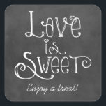 Sticker Carré Rustic Script Love is Sweet Chalkboard Mariage<br><div class="desc">Les stickers de charmante chalkboard de faveur ont la fonction "L'amour est doux" avec un texte personnalisé dans des polices de style manuscrit qui ont un aspect craie blanche. Arrière - plan a un aspect rustique en carton noir texturé.</div>
