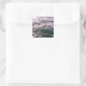 STICKER CARRÉ SEAGULL VOLANT AU-DESSUS DES VAGUES MARITIMES (Sac)