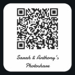 Sticker Carré Site web personnalisé de QR Code Mariage Photo Sha<br><div class="desc">Votre code QR unique et votre texte personnalisé mettent en évidence ces autocollants carrés conçus pour le partage de photos mariages entre les invités.</div>