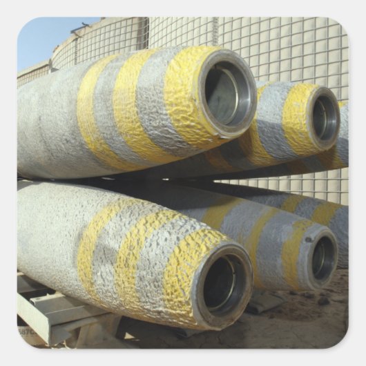 Sticker Carré Six bombes GBU-12 sont dans un rack (Devant)