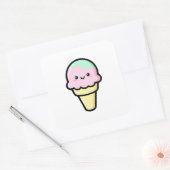 Sticker Carré Smiling Ice Cream – Cute Kawaii Illustration (Enveloppe)