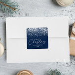 Sticker Carré Snowdrift Navy Blue Christmas<br><div class="desc">Des autocollants de Noël modernes avec des flocons de neige blancs au sommet du design avec un arrière - plan bleu marine. "Joyeux Noël" est affiché dans un script de calligraphie blanche tendance avec votre nom de famille et l'année ci-dessous en lettres blanches. Utilisez les autocollants festifs pour sceller les...</div>