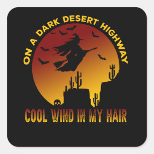 Sticker Carré Sur une route désertique sombre vent froid dans me