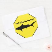 Sticker Carré Symbole de "requin avertisseur" jaune (Enveloppe)