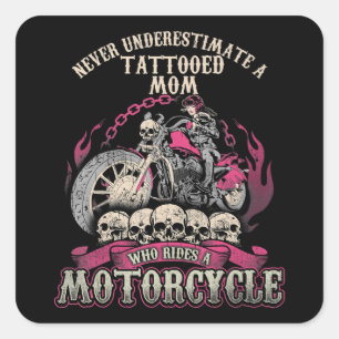 Sticker Carré Tattoo Mom Biker ne sous-estime jamais la moto