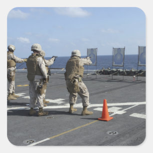 Sticker Carré Train de policiers militaires avec le Berretta M9