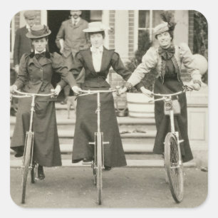 Sticker Carré Trois femmes à vélo, début des années 1900 (photo 