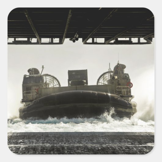 Sticker Carré Un coussin d'air d'embarcation de débarquement se  (Devant)