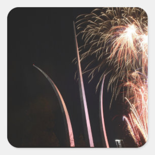 Sticker Carré Un feu d'artifice illumine le mémorial de la Force