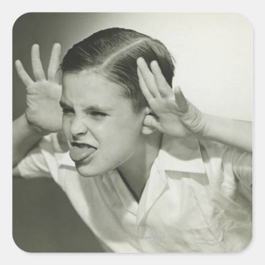 Sticker Carré Un garçon qui fait son visage (Devant)