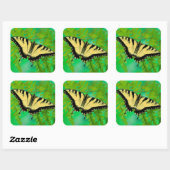Sticker Carré Un papillon swallowtail atterrissant (Feuille)