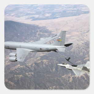 Sticker Carré Un Raptor F-22 reçoit du carburant d'un KC-135