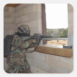 Sticker Carré Un soldat agit comme force d'opposition