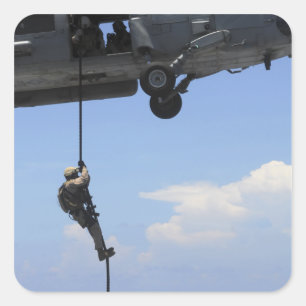 Sticker Carré Un technicien en élimination d'explosifs