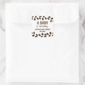 Sticker Carré Une Baby Shower sur le thème du café : Un bébé est (Sac)