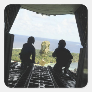 Sticker Carré Une boîte de marchandises humanitaires