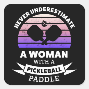 Sticker Carré Une femme avec un cadeau de Pickleball Paddle Funn