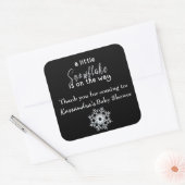 Sticker Carré Une petite flocon de neige est en route Baby Showe (Enveloppe)