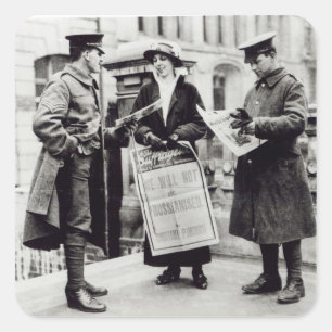 Sticker Carré Une Suffragette vendant des journaux à deux