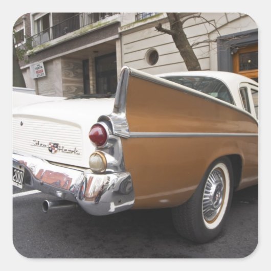 Sticker Carré Une voiture classique Studebaker Silver Hawk garée (Devant)