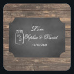 Sticker Carré Unique Rustic Mason Jar Chalkboard Mariage<br><div class="desc">Unique Rustique Mason Jar Chalkboard design avec un bocal de maçon avec script de Mariage Celebration, un grand tag de tableau pour toutes les infos, sur un ancien arrière - plan en bois. Ce design est un bon choix pour un mariage de grange, un mariage rustique, un mariage de ferme...</div>